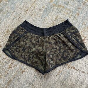 Lululemon Tracker Shorts Mystic Jungle Green Black Camo